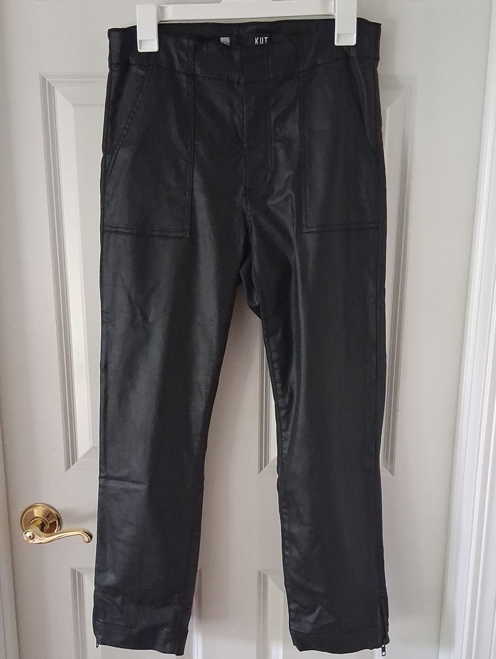 Kut from the Kloth Reese Black Coated Ankle Straight Leg Pants Ankle Zips Size 8